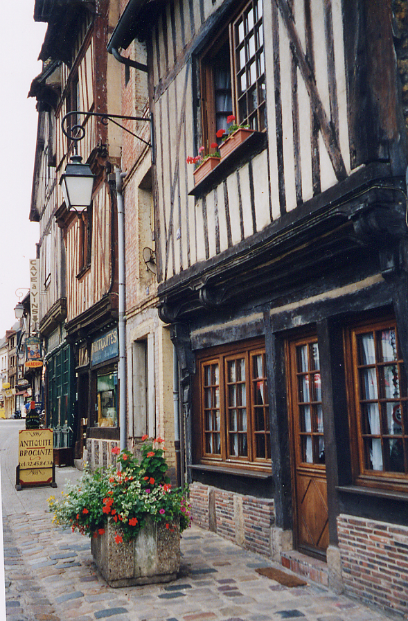Rue Gaston Folloppe, Bernay © ADT de l'Eure