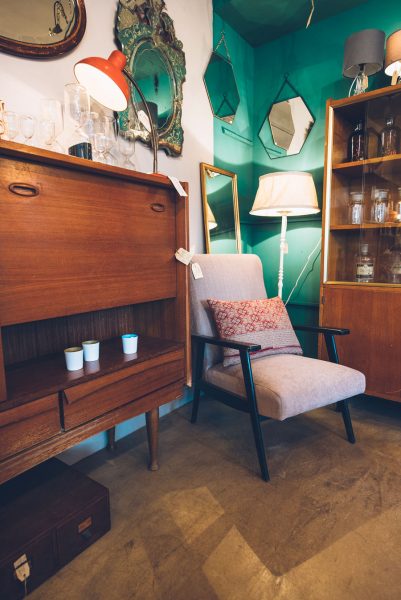 Antiques, art galleries and second-hand or junk shops