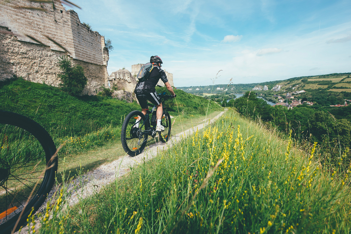 Vélos autour de Château Gaillard, Les Andelys © Max Coquart, Best Jobers