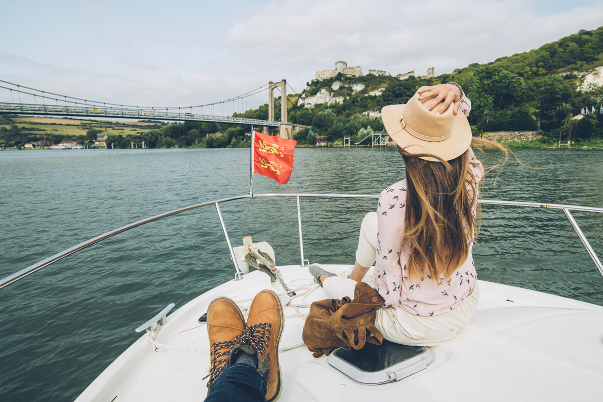 Balade en bateau sur la Seine & vue sur Château Gaillard - Les Andelys © Max Coquard, Bestjobers - ADT de l'Eure