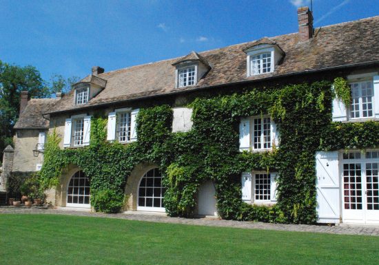 Menilles-vuexterieuremaison©amaurydetilly Chambre d’hôtes Les Hautes Sources