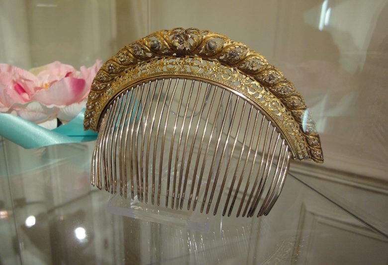 Museum of Combs and Jewellery