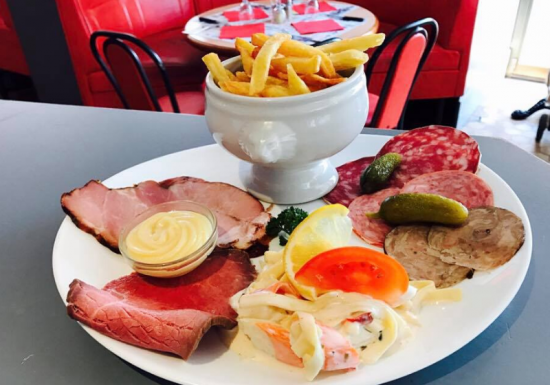 The ‘Le Globe’ Bar